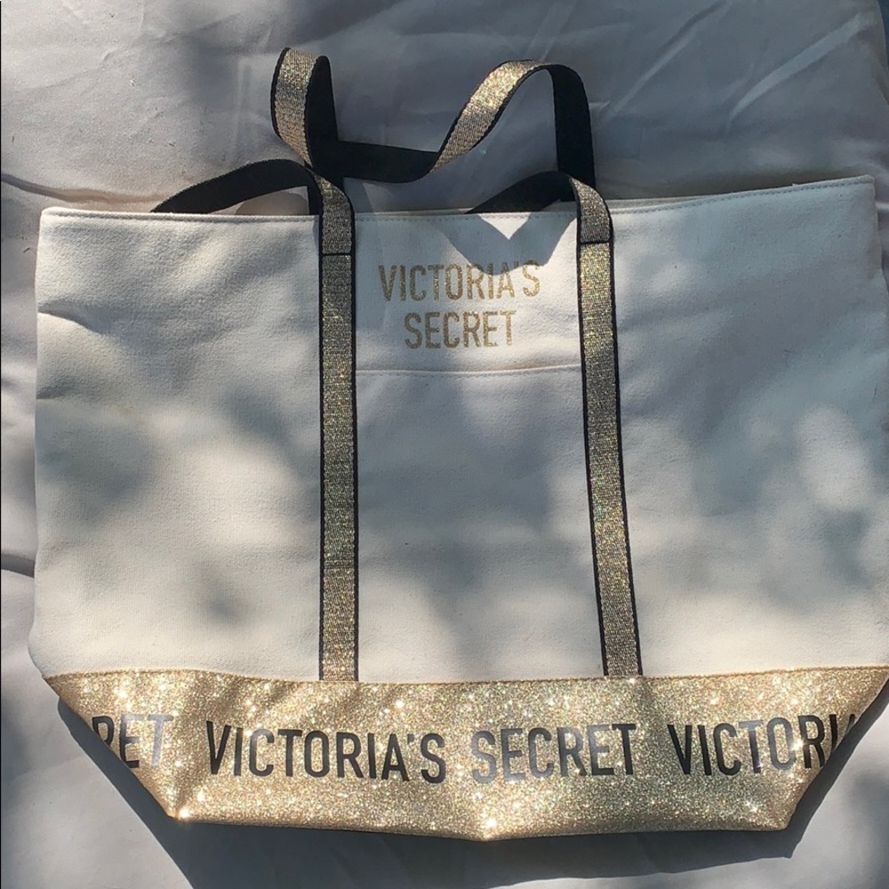 Victoria Secret Bag never used.